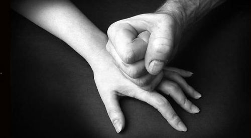 Abusos contra la mujer Awá: un episodio más de violencia