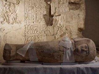 Descubren ataud infantil en Egipto de 3.500 años