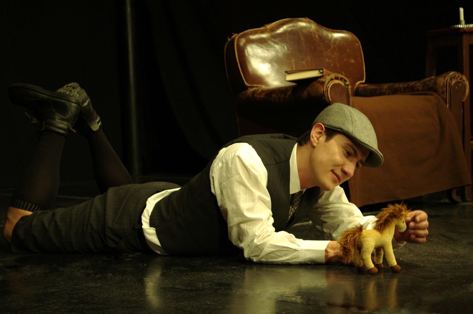 ALEPH  TEATRO PRESENTA: EL SILENCIO DEL POETA, UN  HOMENAJE A AURELIO ARTURO
