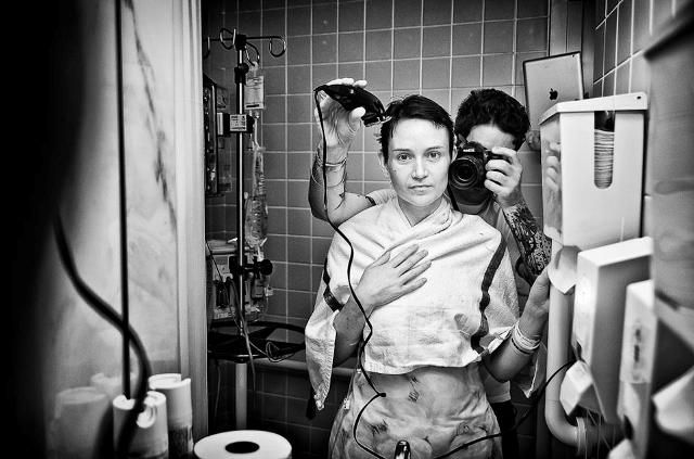 Fotógrafo retrató como avanzó el cáncer de su novia, hasta la muerte