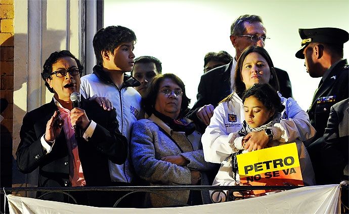 HOY NACE EN BOGOTA, EL MOVIMENTO DE LOS INDIGNADOS” GUSTAVO PETRO