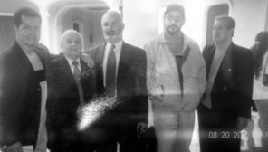 Vicente Pérez Silva, heredero moral de José Rafael Sañudo, con el autor del artículo y otros intelectuales nariñenses.