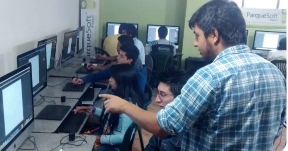 Conoce y participa de las convocatorias públicas para participar en cursos TIC