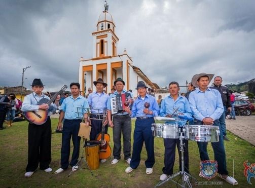 Los Alegres Parranderos de Gualmatu00e1n se llevaron los aplausos de sus coterru00e1neos. Los Alegres Parranderos de Gualmatu00e1n se llevaron los aplausos de sus coterru00e1neos.