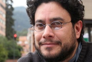 El congresista Ivu00e1n Cepeda aparece en la lista de amenazados por ser "enemigo" del exmandatario.