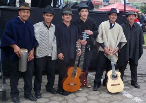 Grupo.Los.Autenticos.de.Anganoy 4