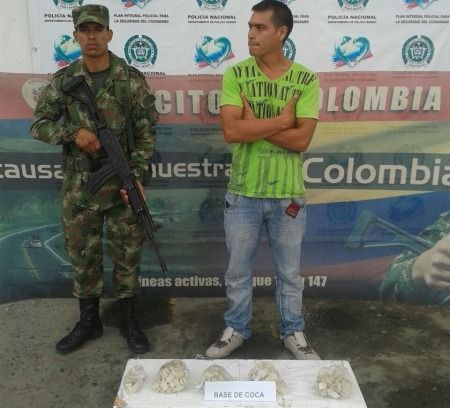 Un sujeto con dos kilos de base de coca fue capturado en Tumaco.
