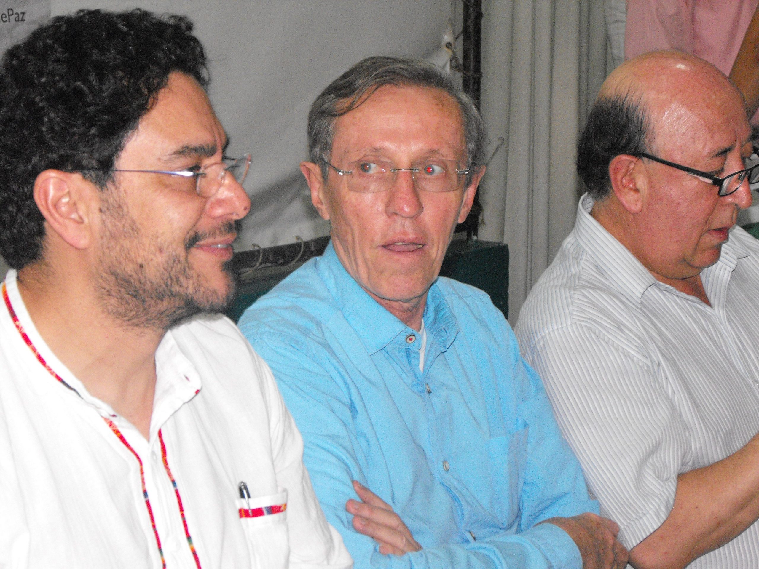 Los congresistas de la Comisiu00f3n de Paz se reunieron con dirigentes comunitarios y miembros del gobierno departamental y local en Tumaco.