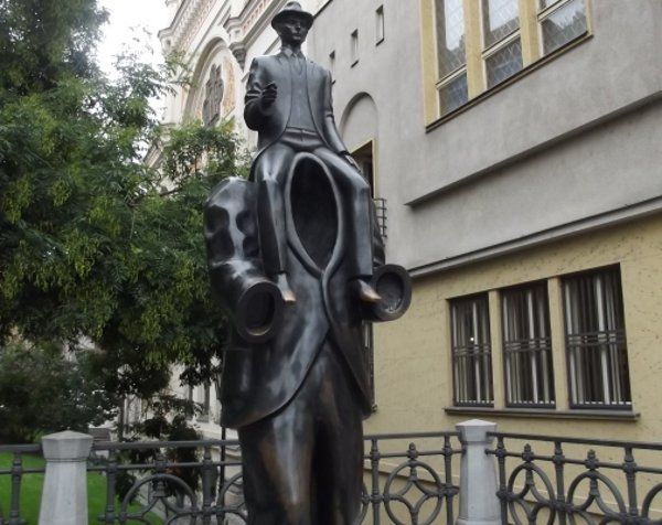 Visitando al descabezado de Praga.