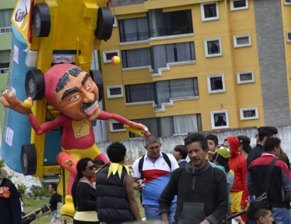 La figura del mandatario local de los pastusos se confundiu00f3 con los personajes de Roberto Gu00f3mez Bolau00f1os en el desfile de Au00f1os Viejos.