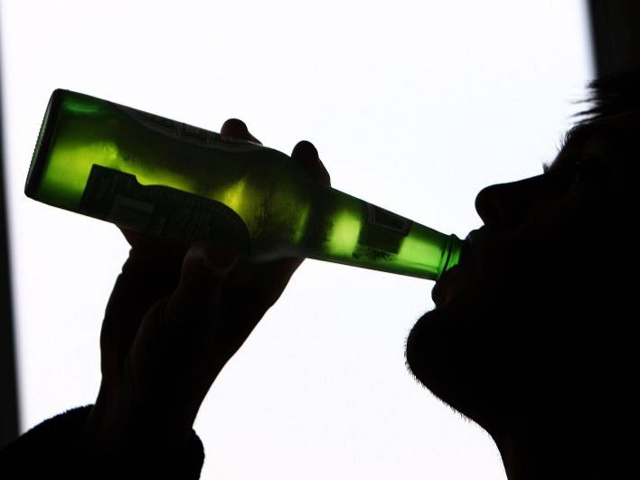 Beber vino y otros licores, aún en bajas dosis, no es saludable