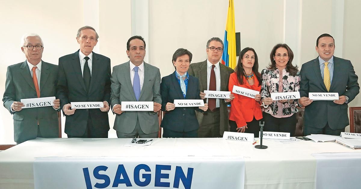 Desde el senado: enajenar un bien público  con un solo proponente, es inexplicable.