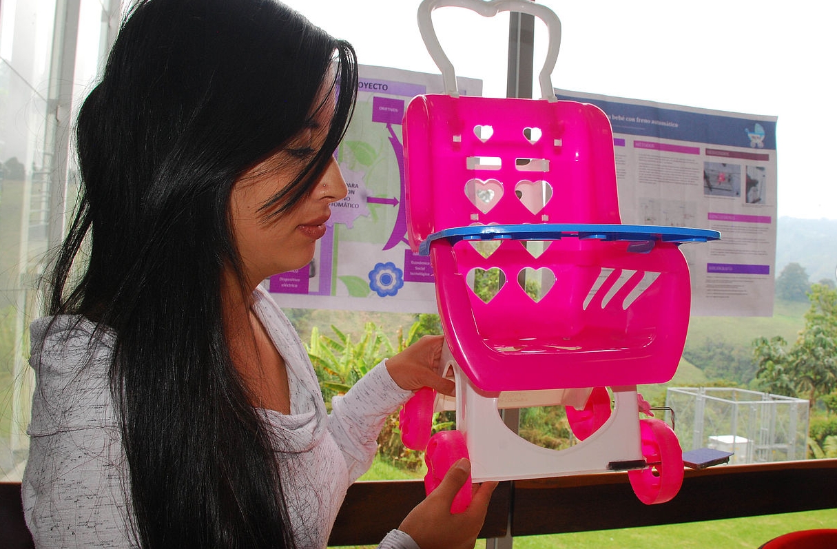 Le ponen freno automático a coches para bebés