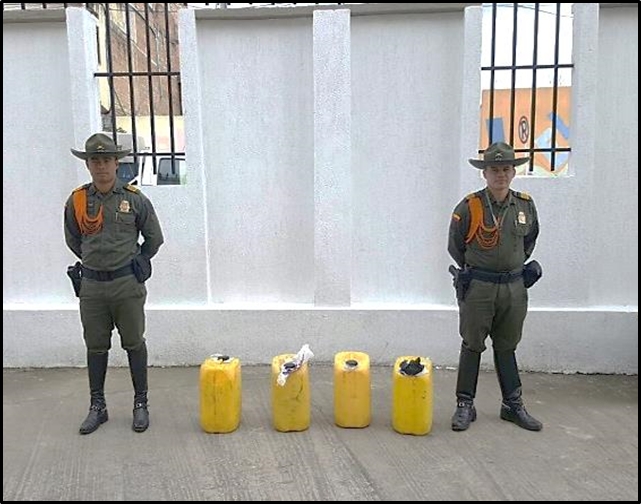 Incautan 100 litros de licor adulterado