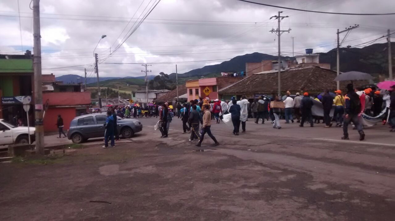 Bloqueadas las vías Pasto – Ipiales y Pasto –Chachagüí por marcha de profesores