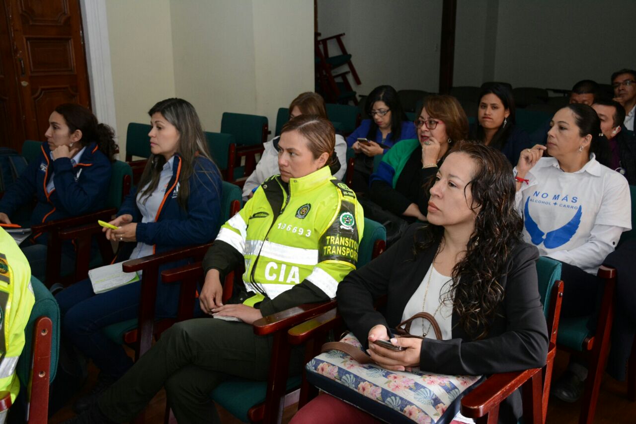 Gobernación lidera campaña “enciende una luz para que la vida siga en la vía”