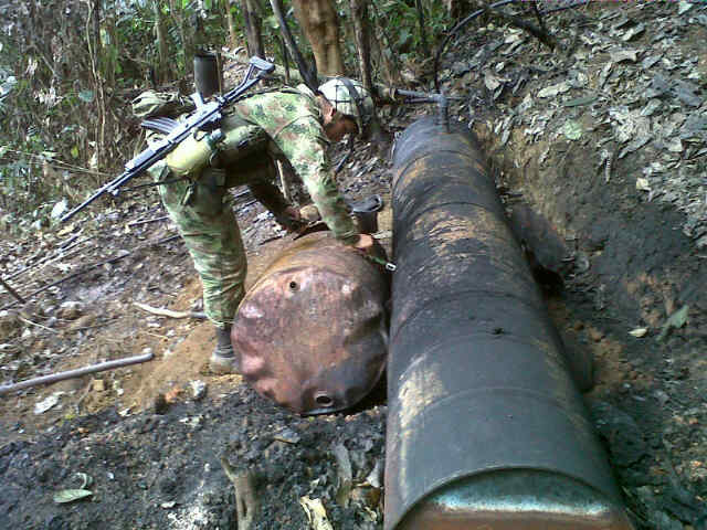 En Nariño, ejército arrasa con cinco refinerías ilegales