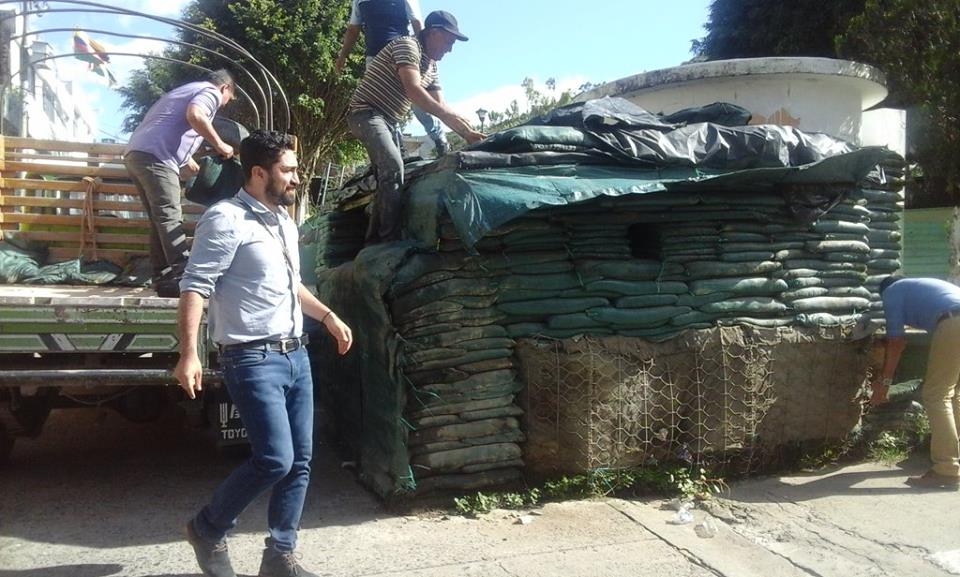 Retiran Trinchera en Estación de Policía y habilitan las Calles en Samaniego