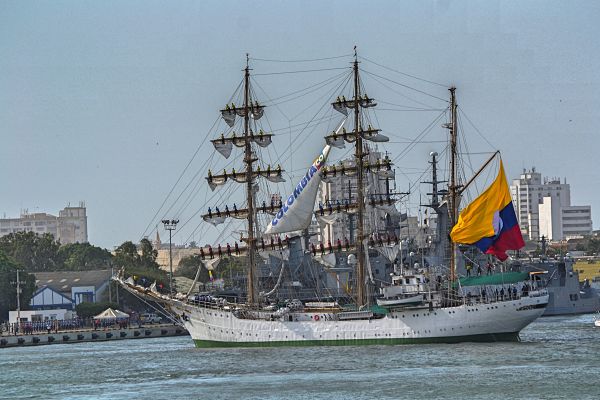 El buque ARC “Gloria” zarpó de Cartagena, conmemorando sus 50 años
