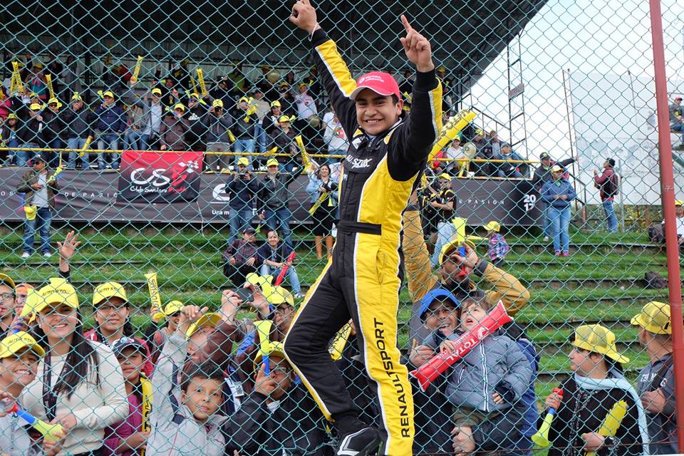 El Piloto Nariñense Pipe Ceballos se consolida en el liderato del TC2000 Colombia
