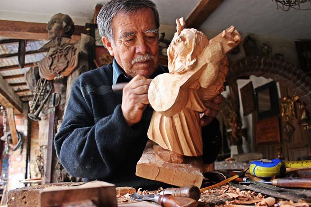 Maestro de la talla en madera, Hernando Zambrano, es “El personaje 10 del día”