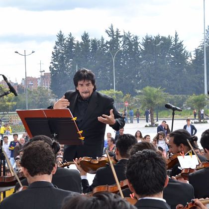Director de orquesta, compositor y arreglista, Harold Raúl Rosero Polo, es “El  personaje 10 del día”