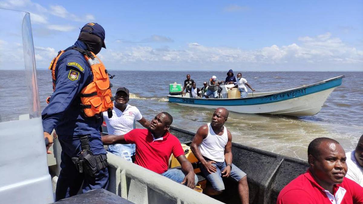 ¡Casi naufragan en mar de Tumaco!