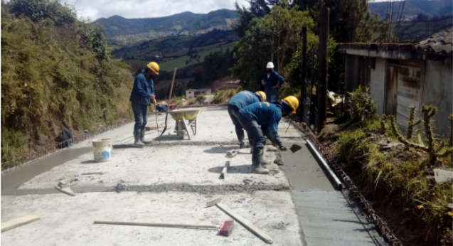 En Potosí ,Gobernación de Nariño entregó máquinas ordeñadoras y tres proyectos de placa huella.