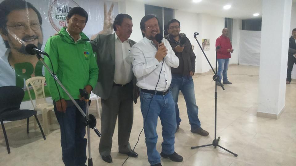El senador Aulo Polo con Ricardo y Camilo Romero, quienes lo apoyaron para llegar al congreso.