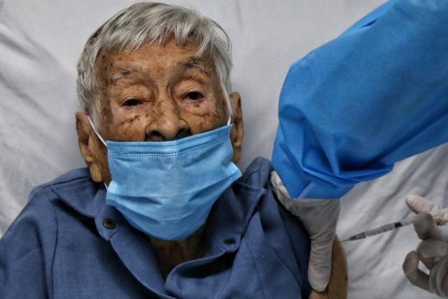 Reducción de mortalidad en mayores de 80 se debe a la efectividad de la vacuna dice Ministerio de Salud.