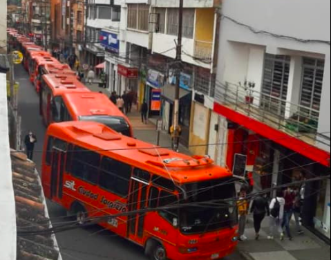 Buses al debate