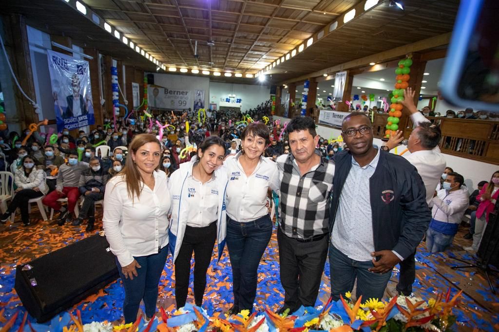 Se fortalecen lazos con los amigos, como muestra del apoyo a la campaña de Ruth Caicedo de Enríquez.
