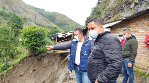 Gobernador de Nariño visitó hogares afectados por invierno en el municipio de Mallama