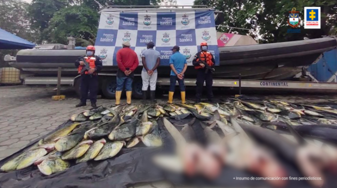 Fiscalía imputó cargos a tres pescadores ecuatorianos que estarían involucrados en la  pesca ilegal de especies protegidas