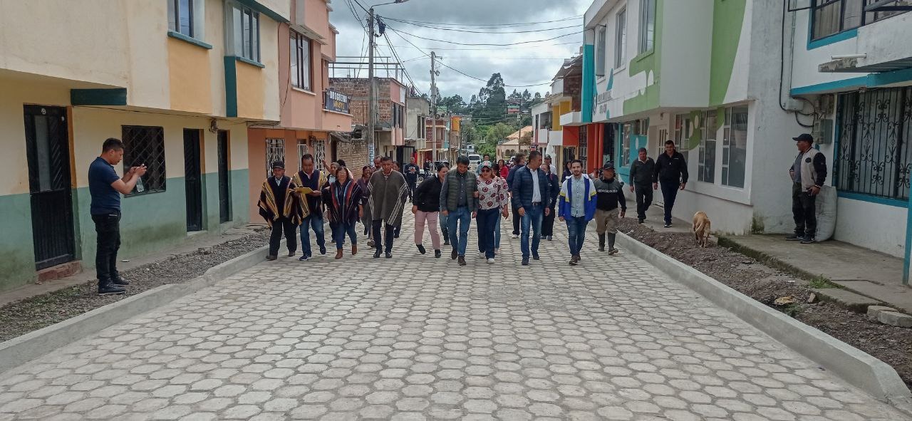 A través de Repara solidariamente, se entregó vía pavimentada en Genoy