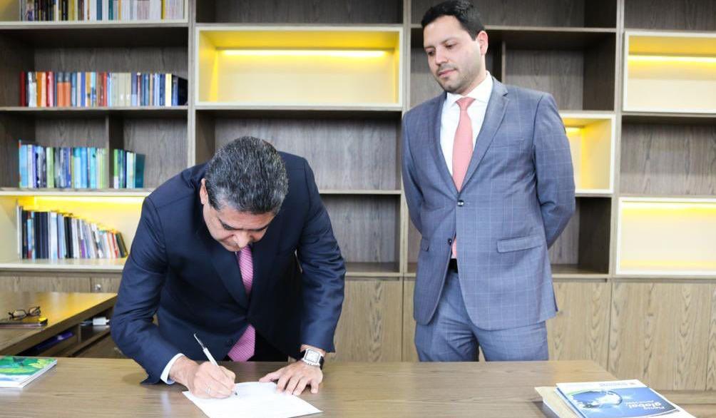 Tumaqueño alto funcionario de la Contraloría General,  Juan Camilo Zuluaga, es El Personaje 10.