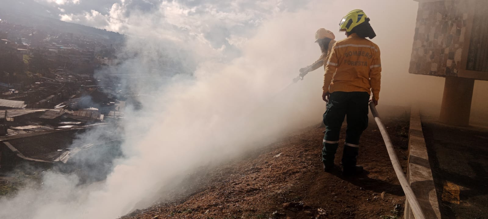 Incendio de cobertura vegetal en el barrio Emilio Botero causó contaminación