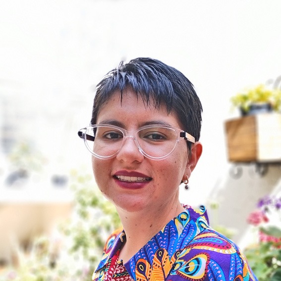 Suzanne Bioret, artista que explora la Belleza del Mopa Mopa en Nariño, es el Personaje 10