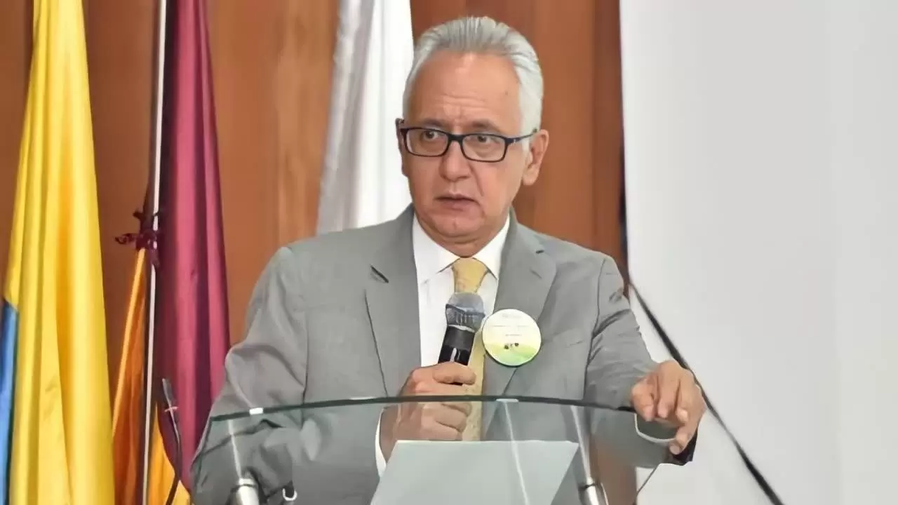 Colombianos fueron un experimento para vacunas COVID: ministro de Salud