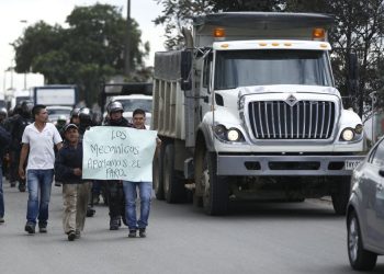 Transportadores irían a paro por aumento en tarifas de peajes