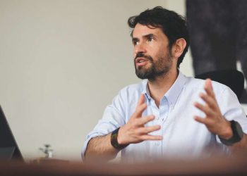 Grave denuncia por nombramiento del director del Fondo Nacional de Estupefacientes: conflicto de intereses e incumplimiento de requisitos