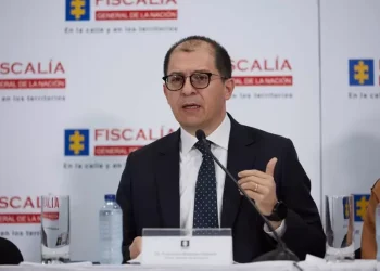 Fiscalía pagó $180 millones en la impresión de 5.500 libros para Francisco Barbosa