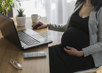 La Corte Constitucional garantiza la estabilidad laboral de mujeres gestantes en Colombia