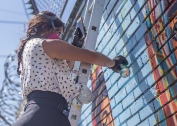 El arte muralista de Sabina Bolaños llega a Honduras representando a Nariño