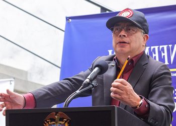 CNE carece de competencia para investigar al presidente: Petro