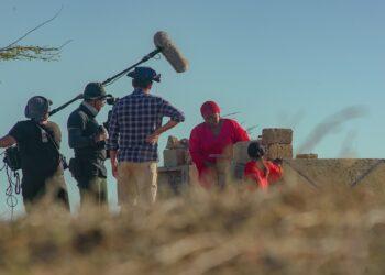 Serie documental ‘Aislados’, dirigida por tumaqueño, es la mejor producción de televisión Iberoamericana