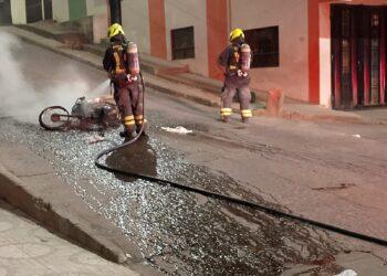 Controlan incendio de motocicleta en el barrio El Pilar, Pasto