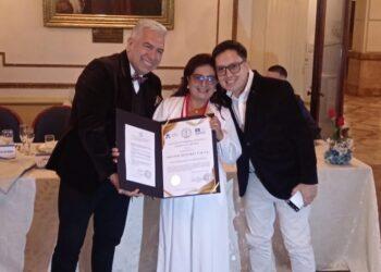 Destacada nariñense recibe Doctorado Honoris Causa en Perú