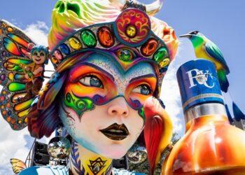 Carnaval de Negros y Blancos llega a Medellín con la carroza “Epifanía”