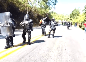 Intervención del UNDMO (ESMAD) y ejército en la vía Panamericana. CRIC se deslinda de los bloqueos